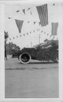 Decorated car on Myrtle crossing Lemon